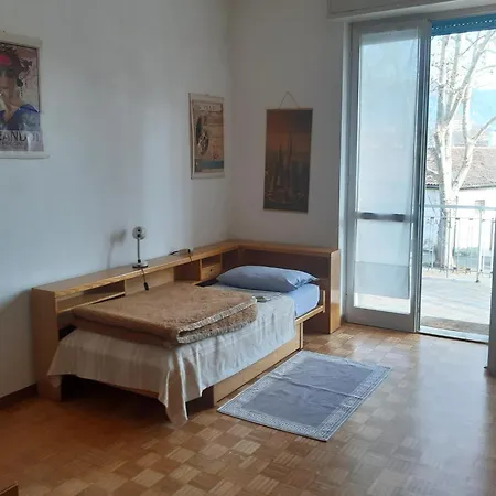 Early Leaving Airport Bed & Breakfast 3*