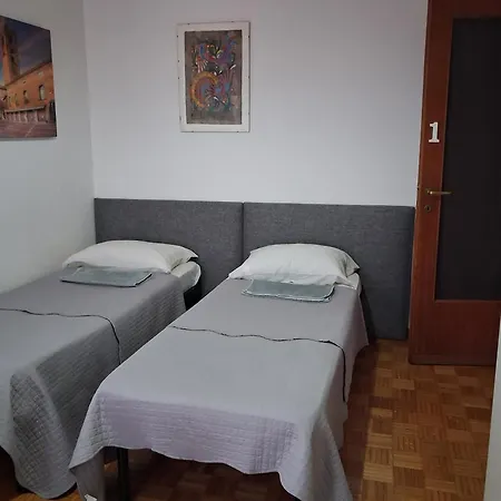 Early Leaving Airport Bed & Breakfast 3*