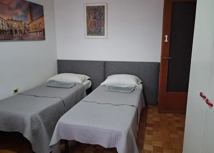 Early Leaving Airport Bed & Breakfast 3*