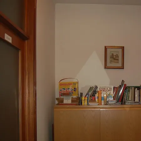 Early Leaving Airport Bed & Breakfast 3*