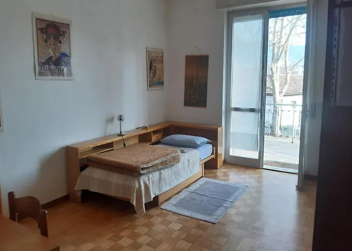 Early Leaving Airport לינה וארוחת בוקר 3*